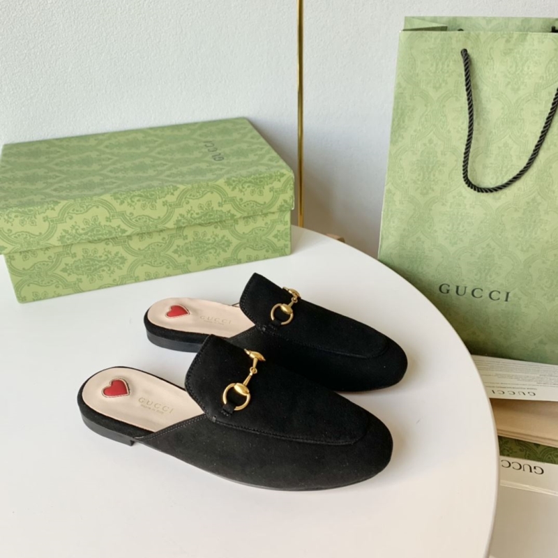 G*u*i slippers